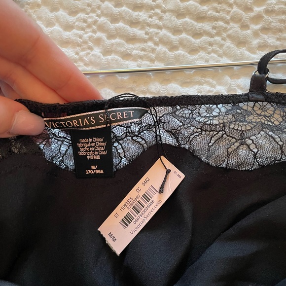 NWT Victoria’s Secret black lace silk teddy slip, size medium - Picture 4 of 5